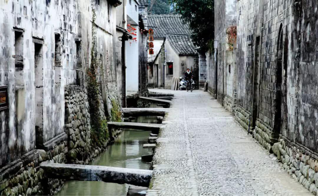 时尚男孩救援